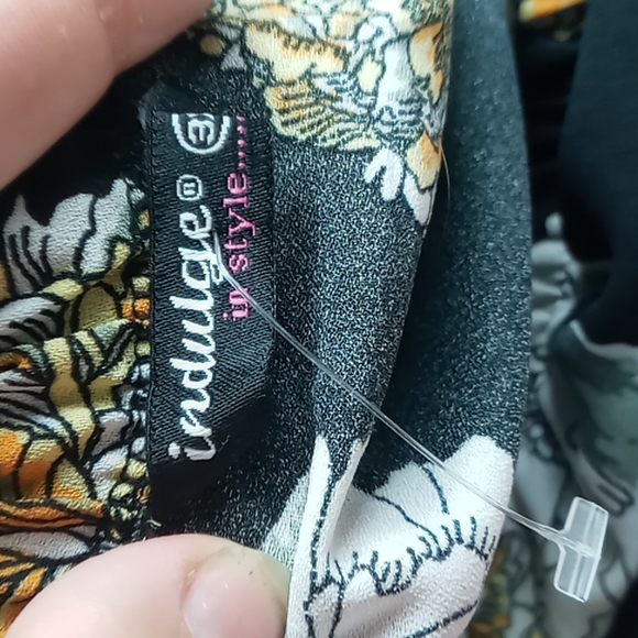 Indulge Floral off shoulder Blouse - Picture 8 of 13